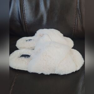 Rachel Roy memory foam slippers Women's Size 5-6
